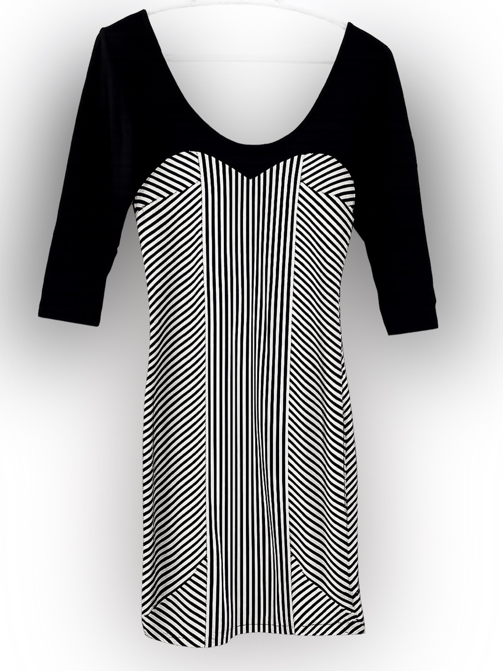 👗(3/$30) Zara Black & White Geometric Stripe Bodycon Dress Size M